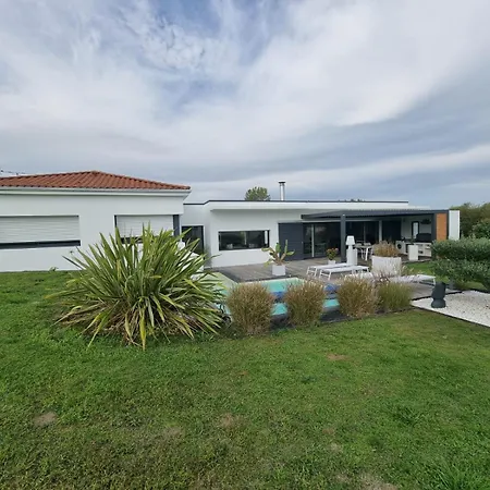 Mina Avec Piscine Privée Proche *