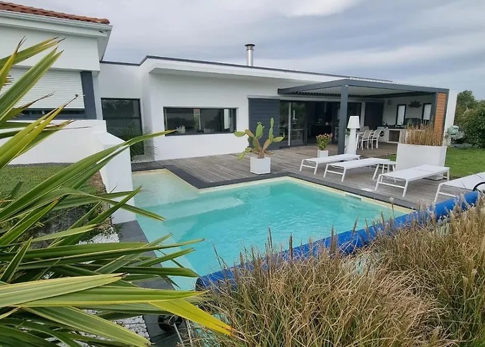 Mina Avec Piscine Privee Proche